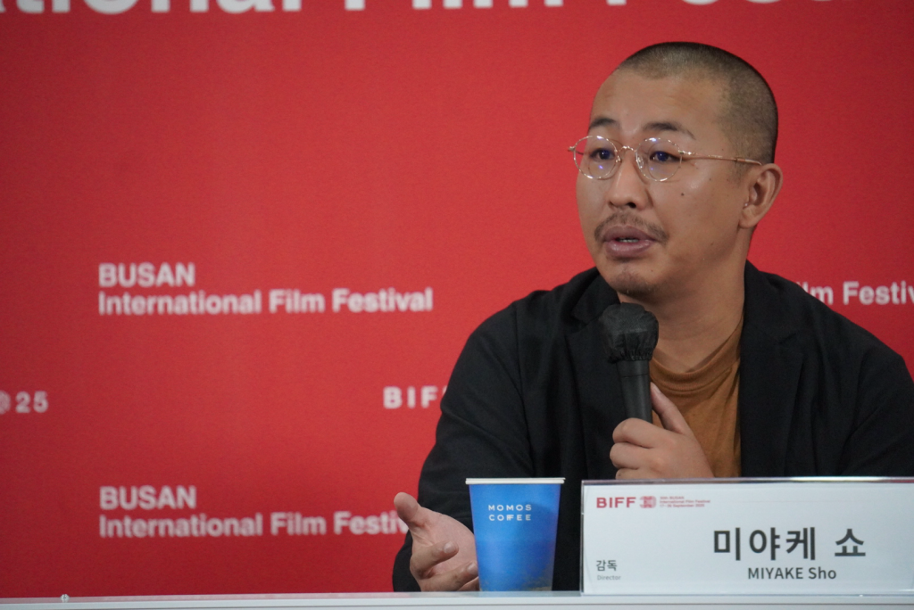 『旅と日々』記者会見：三宅唱監督（撮影：芳賀恵）